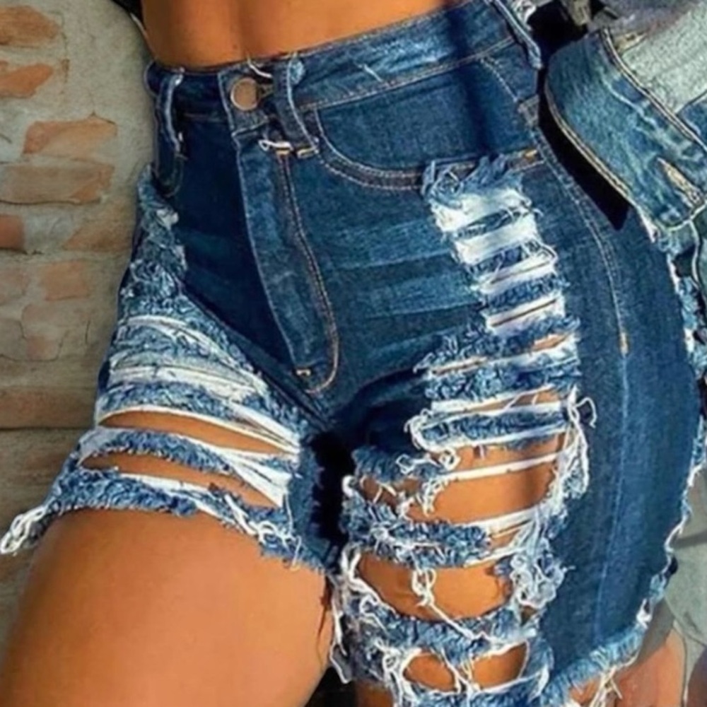 Fashion Nova Yes Now Distressed Bermuda Shorts Dark Wash Juniors Size 7 NWOT